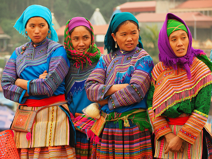 36Vietnam Bac Ha market women